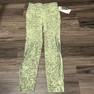 NWT Lululemon Base Pace HR Tight 25”